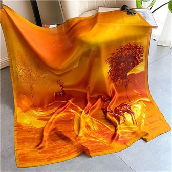 Maßgeschneiderter Schal aus 100 % Seide mit 110 x 100 cm